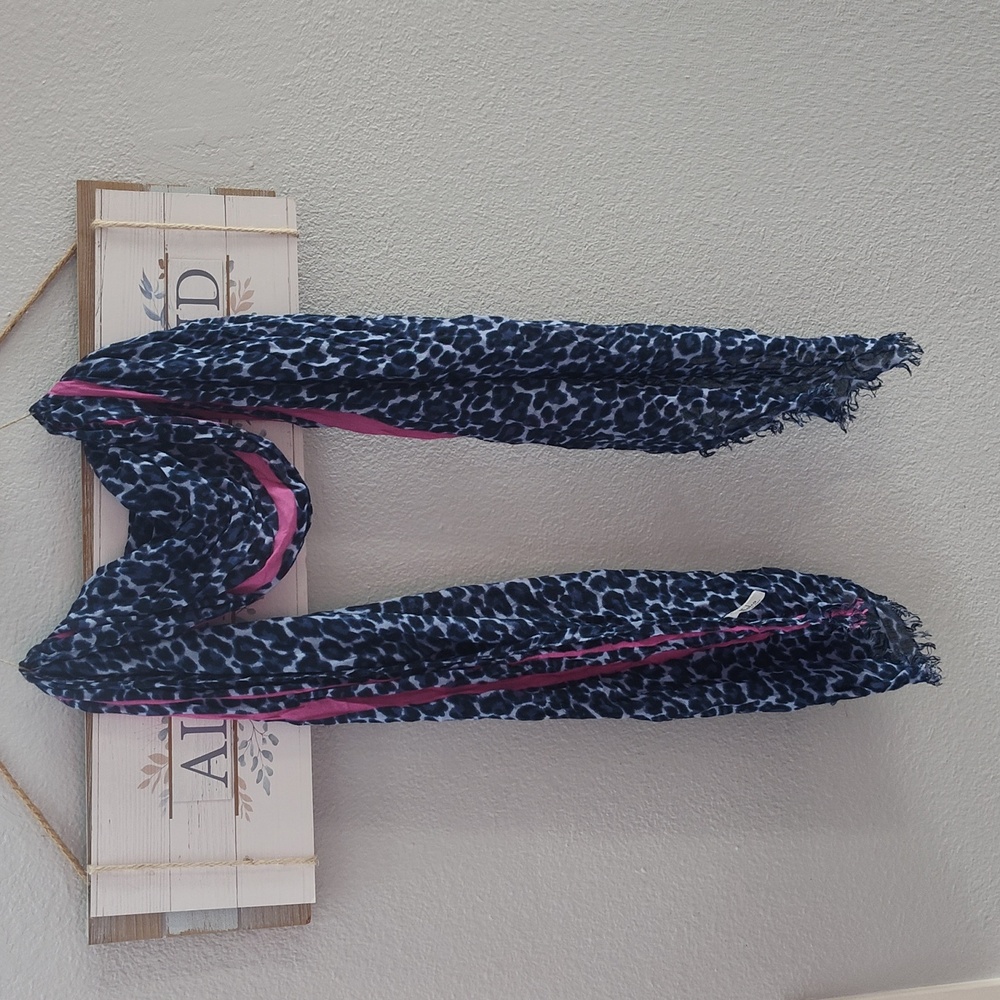 Gorgeous scarve